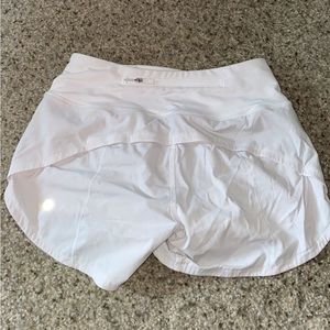 Lululemon white speed up shorts 4 inch size 0